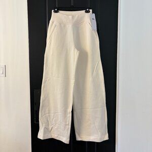 Alo Yoga Serenity Wide Leg Sweatpant - Ivory - NWT